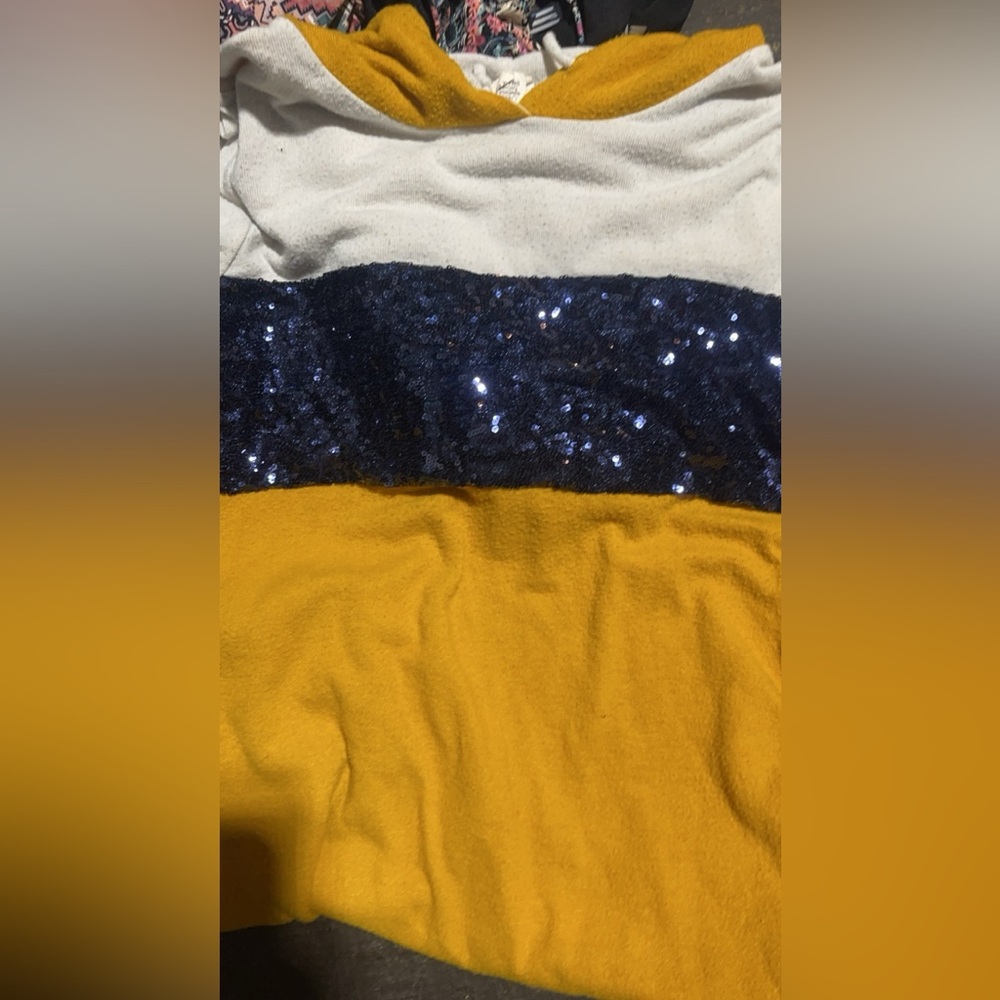 Sweater shirt don’t know the brand or where I got it from size m